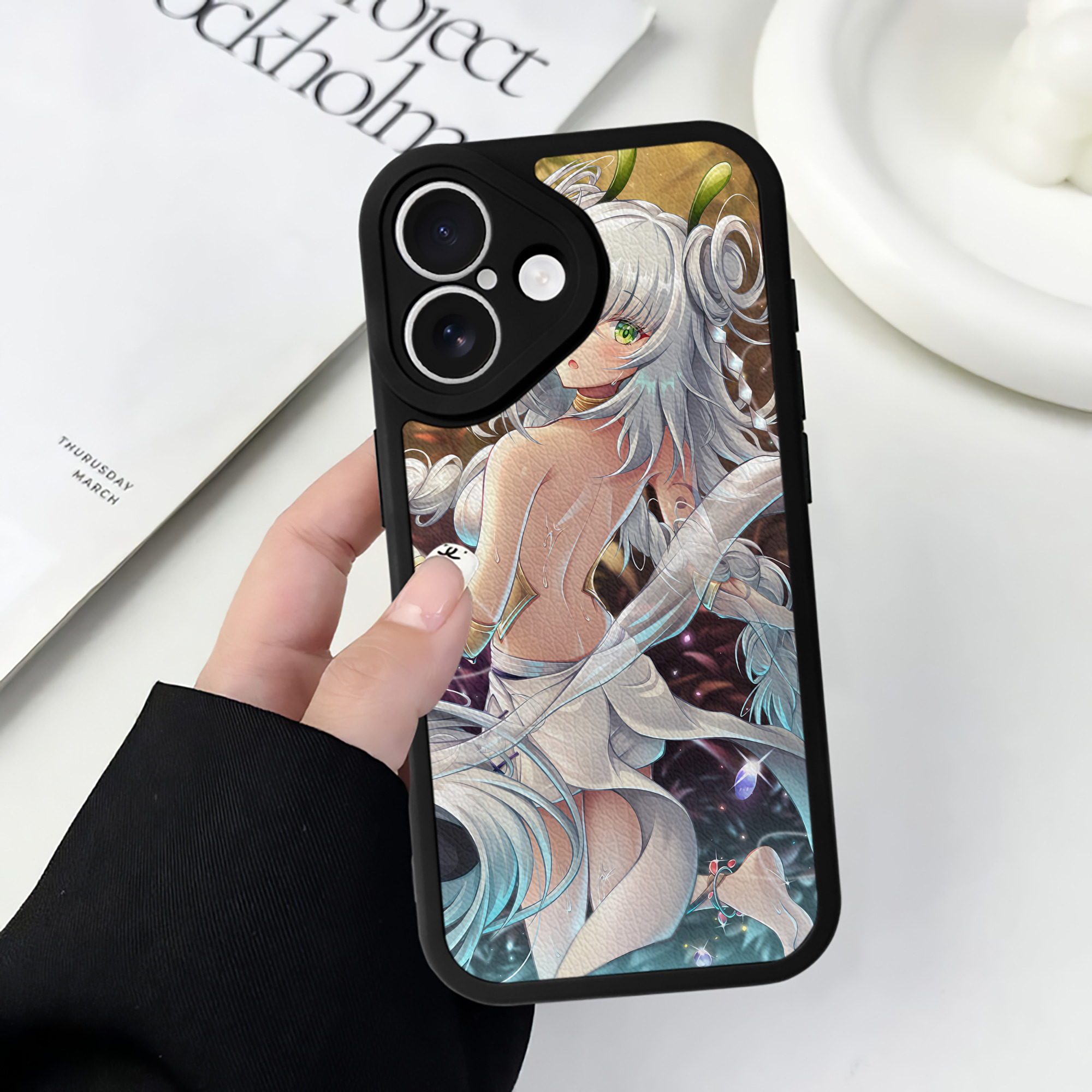 （画像用） 遊☆戯☆王 Yu-Gi-Oh! 【iPhone 16シリーズ対応】シリコンスマホケース（レザー調） 材質：シリコン